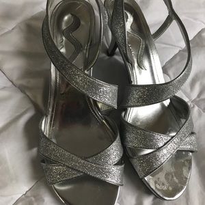 Nina Sparkly Silver heels size 8